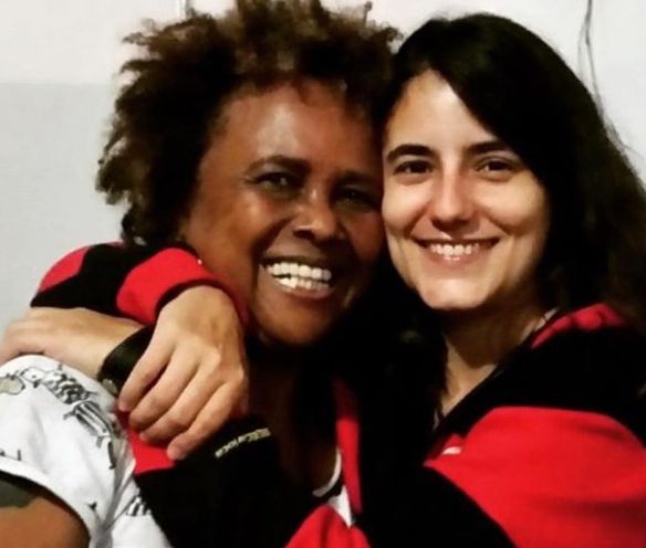 Sandra com a namorada Simone (Foto: Reprodução Instagram)